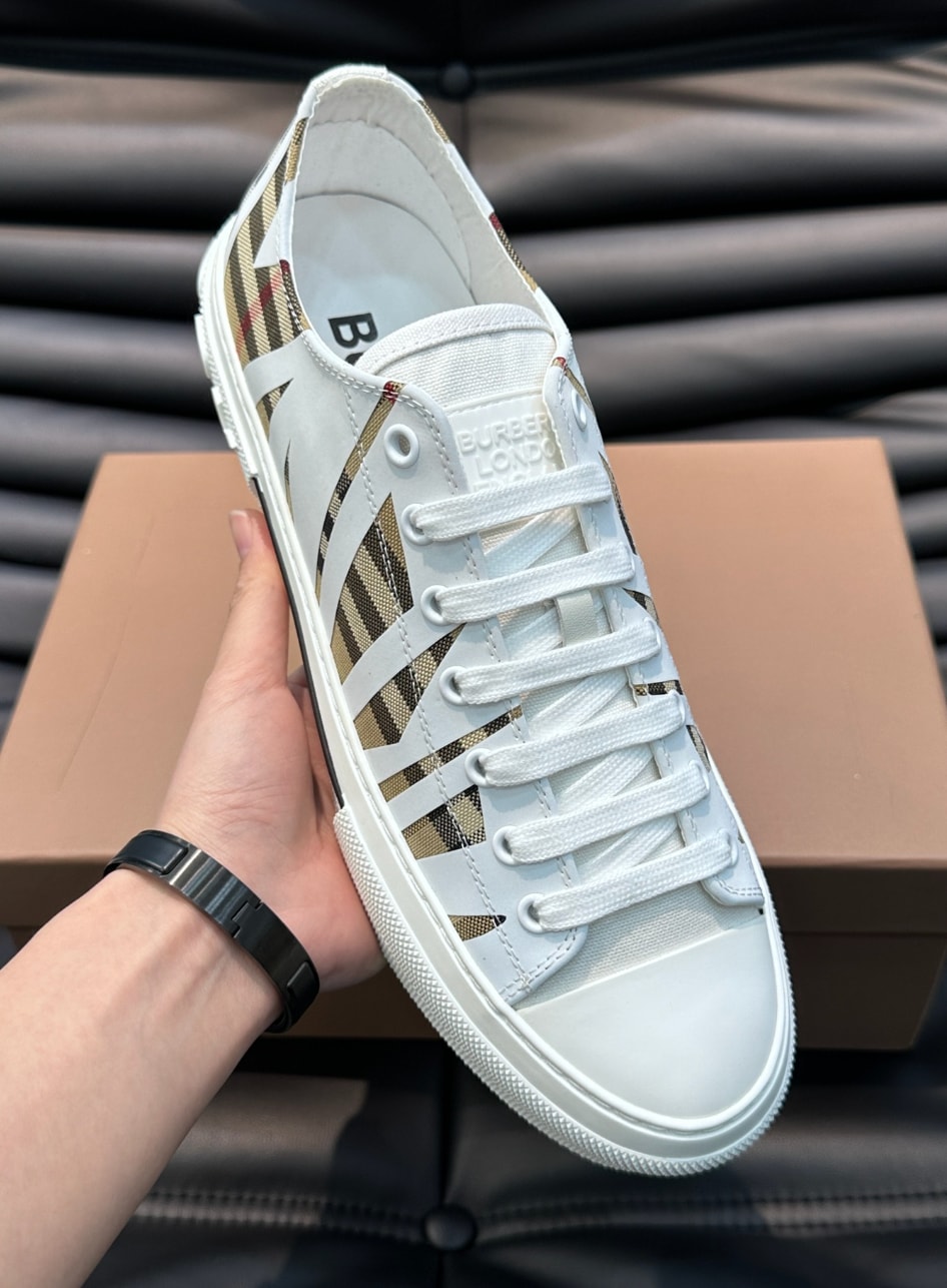 Burberry Check White Leather Low-Top Sneakers — vista principal