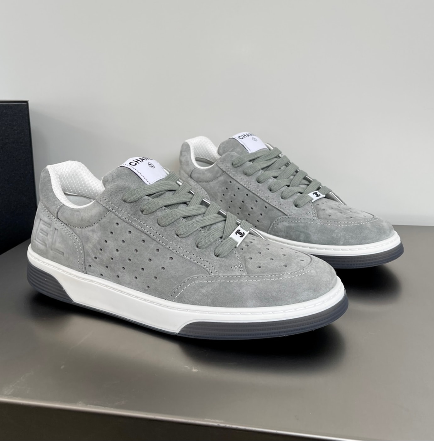 Chanel Letters Low-Top Grey — vista principal