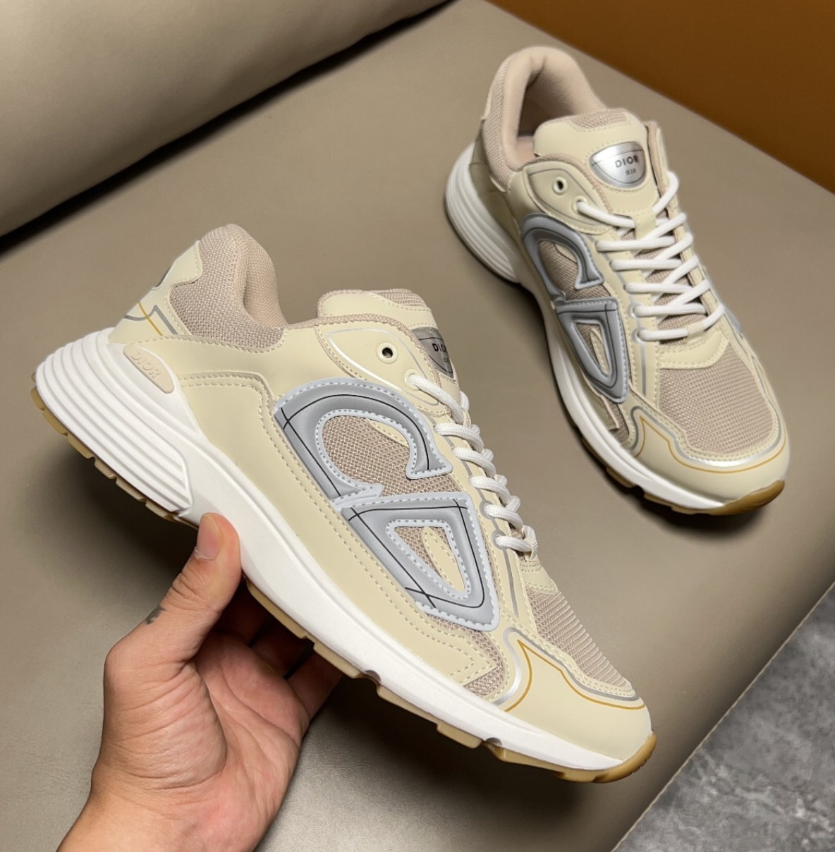 Dior B30 Beige — vista principal