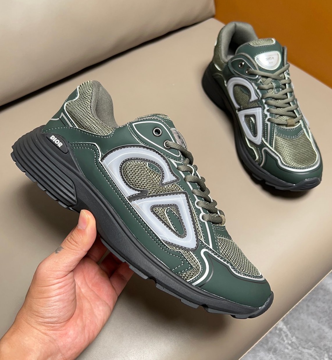 Dior B30 Green — vista principal