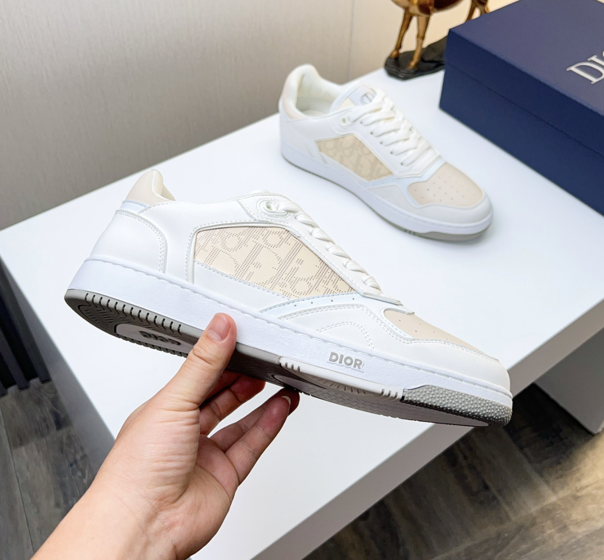 Dior B57 Monogram Essential White / Beige — vista principal