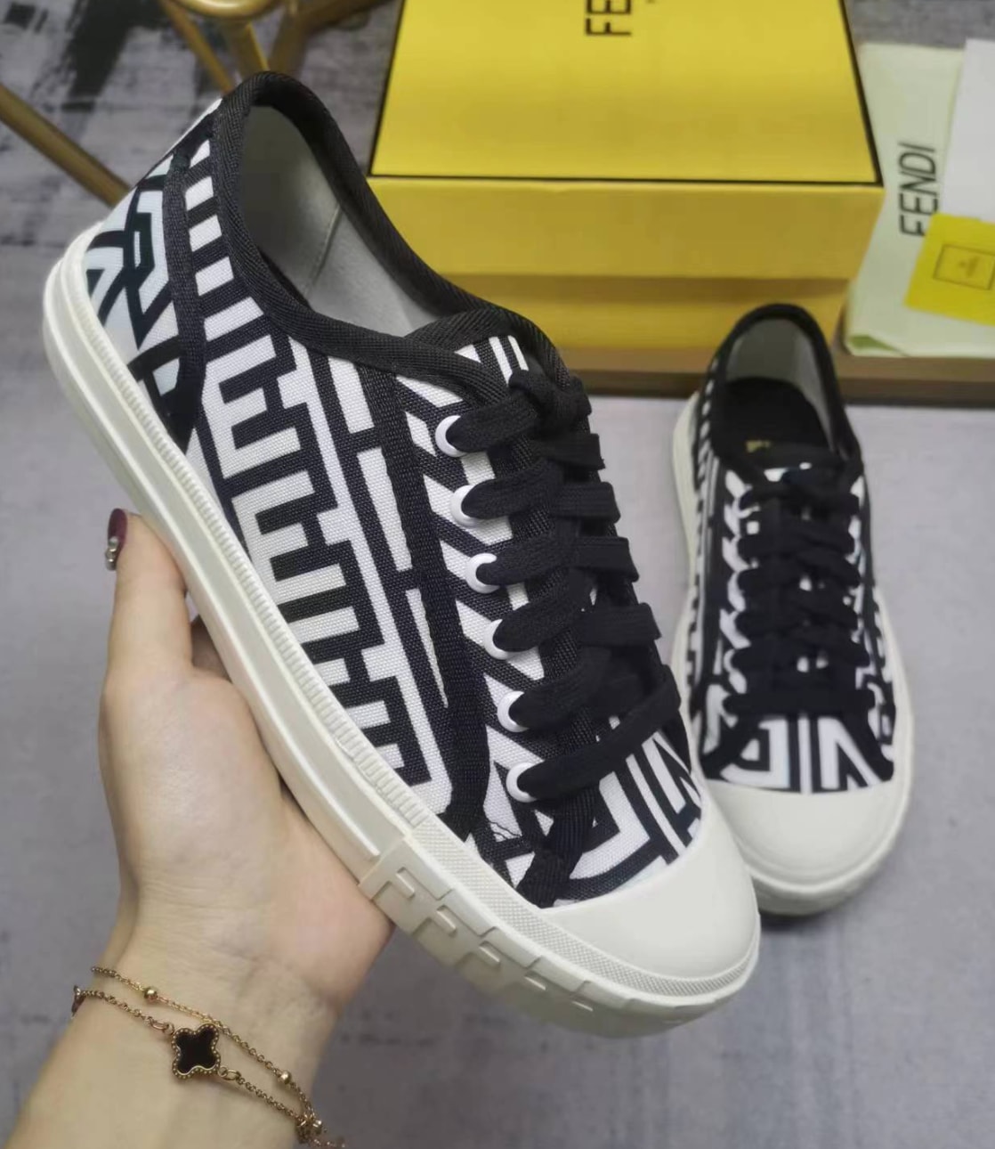 Fendi FF Print Low-Top Black White — vista principal