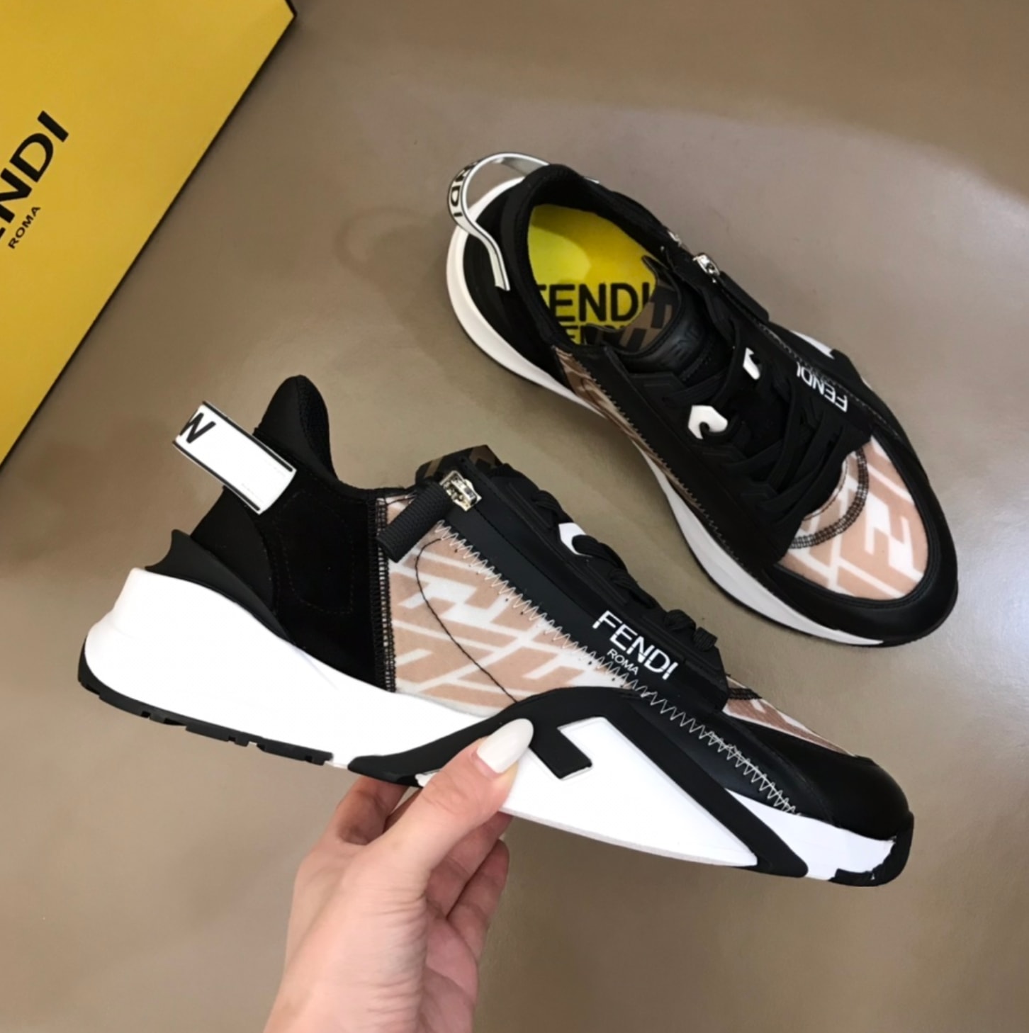 Fendi Flow Black FF — vista principal