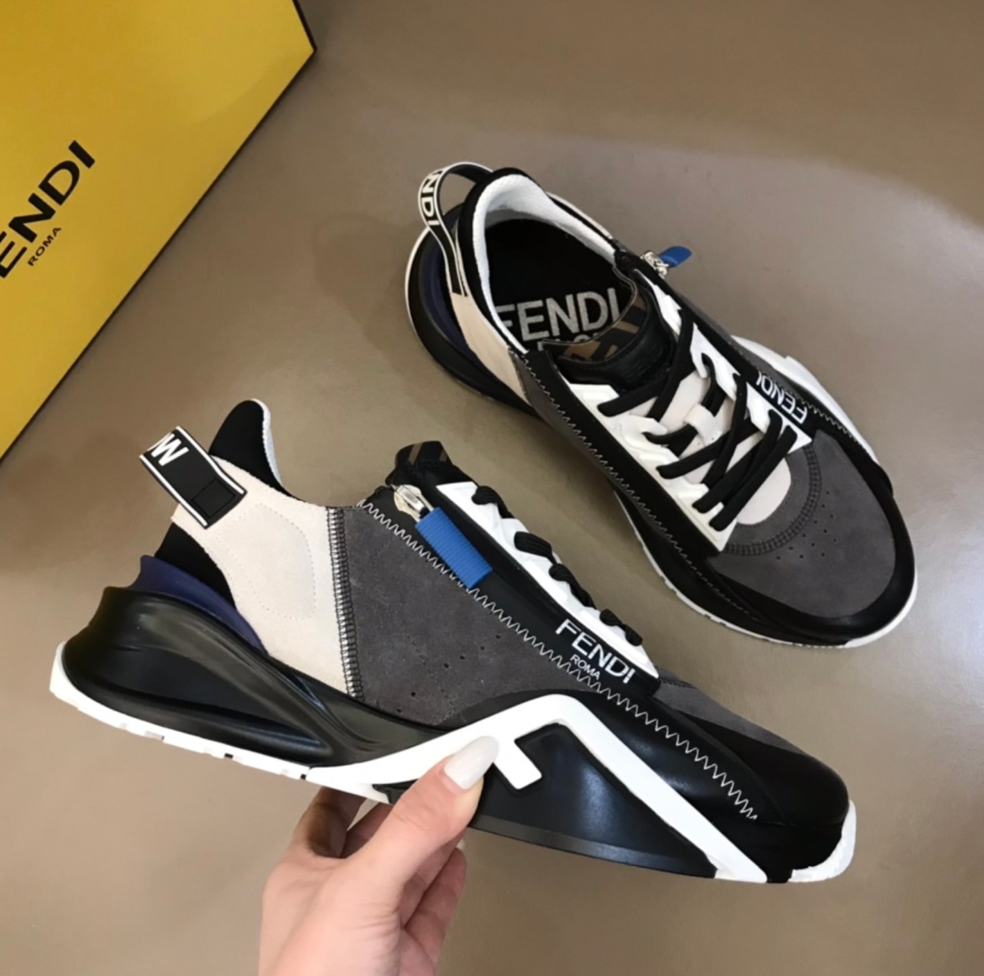 Fendi Flow Grey Blue — vista principal