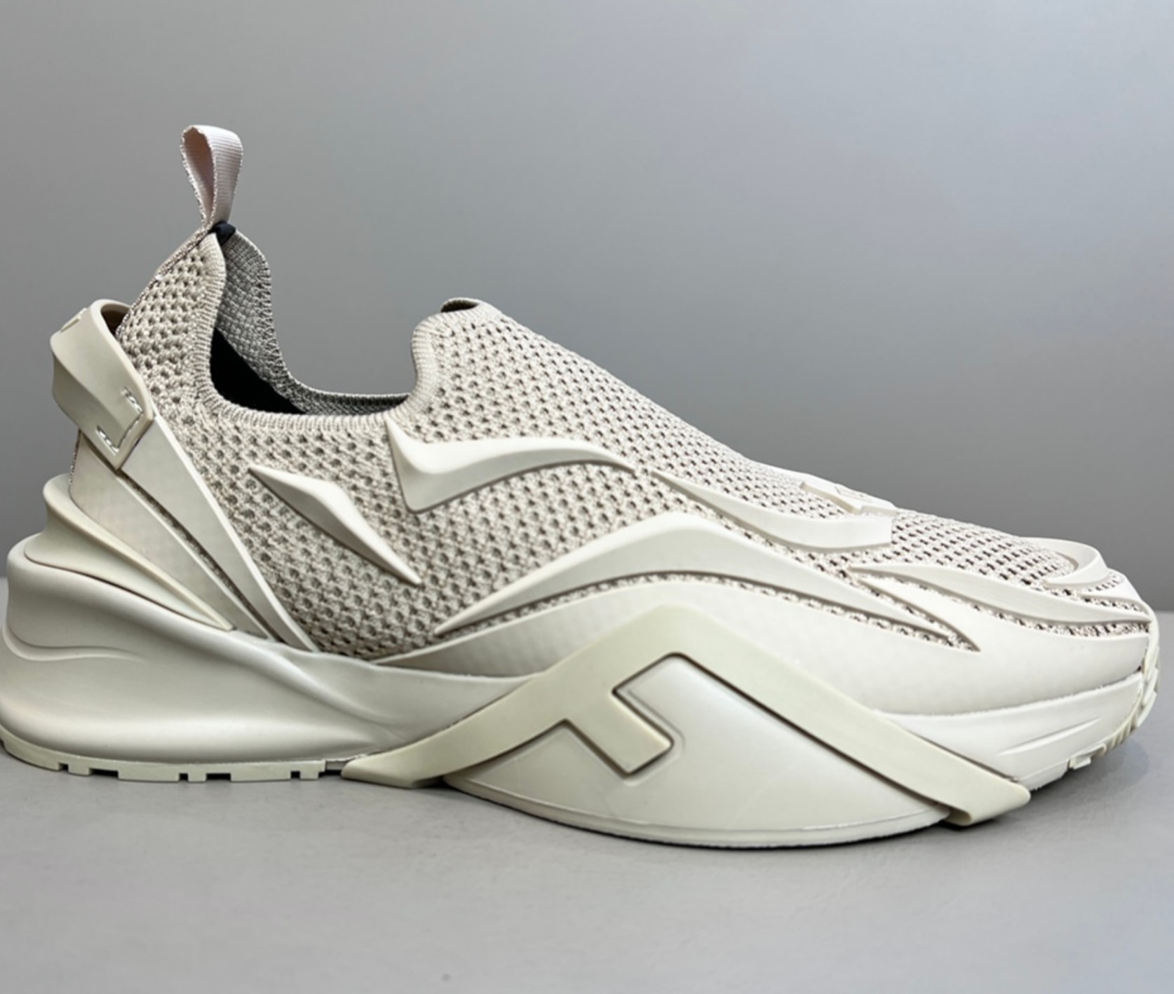 Fendi Flow Slip-On Cream — vista principal
