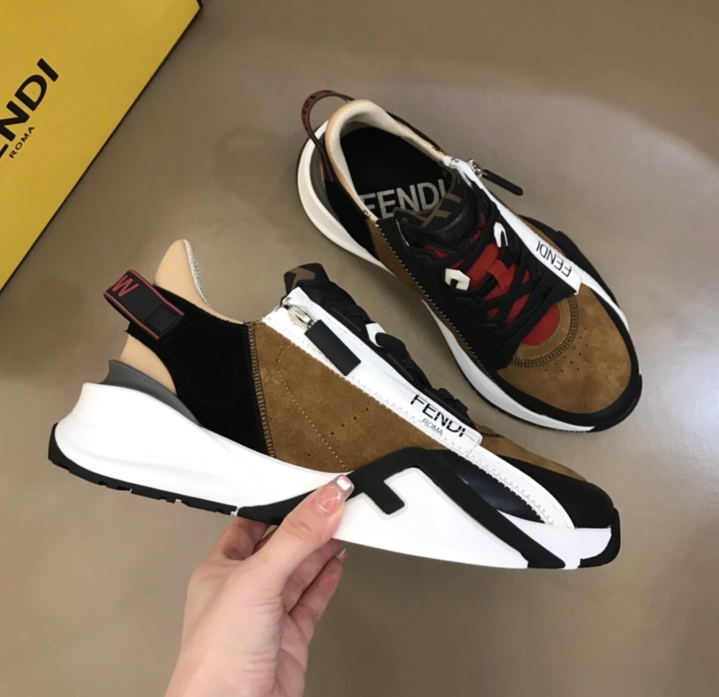 Fendi Flow Tobacco Red — vista principal