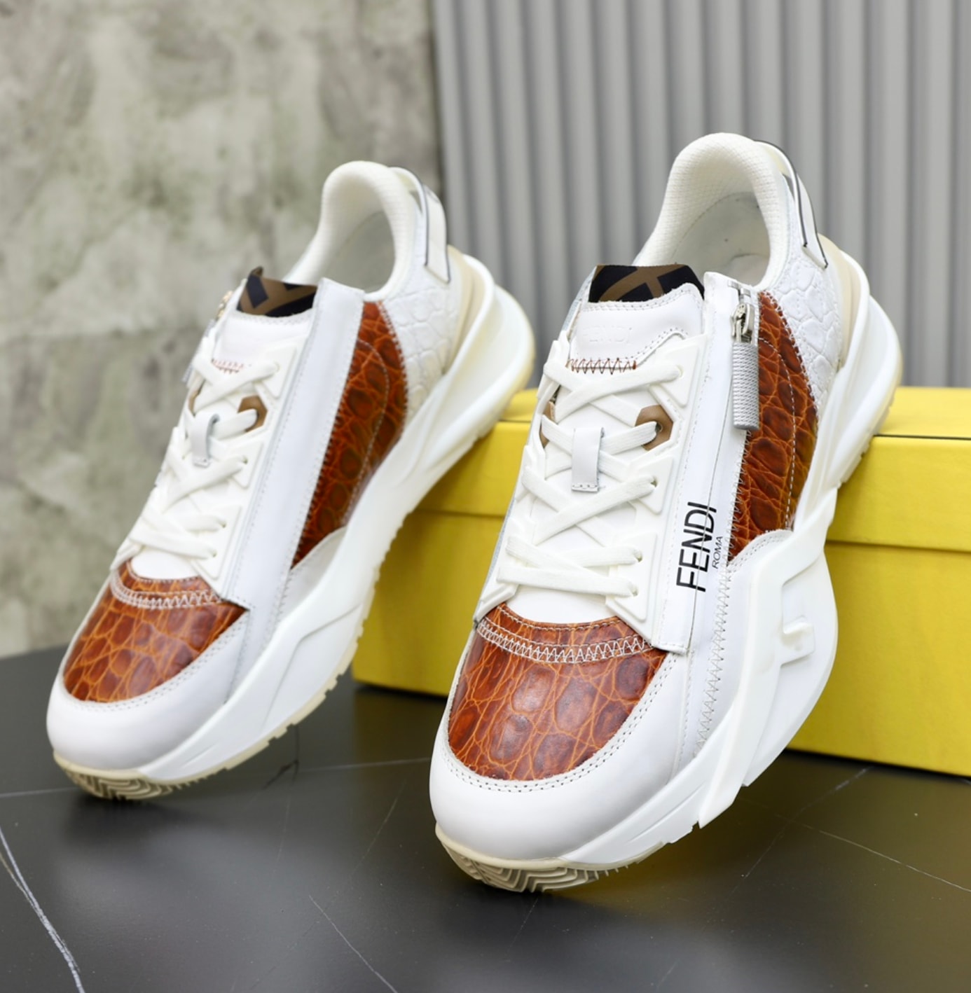 Fendi Flow White Brown — vista principal