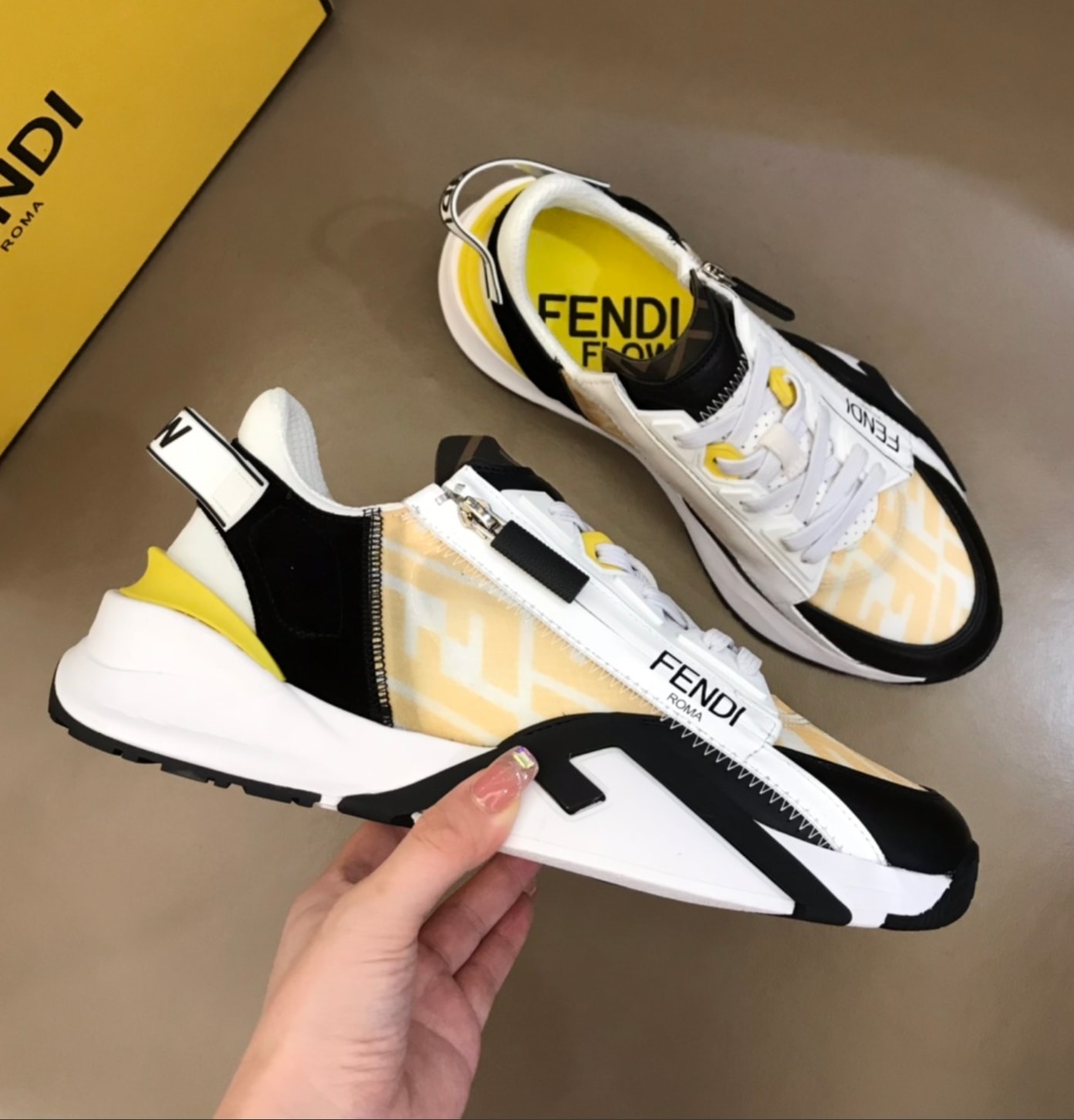 Fendi Flow Yellow FF — vista principal