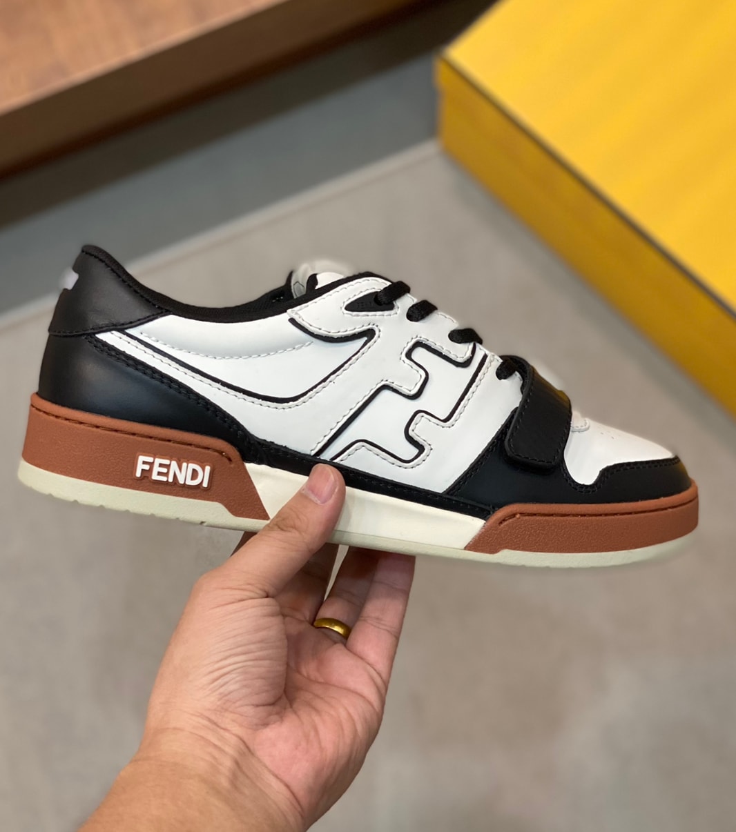 Fendi Match Low-Top White Black Ivory — vista principal