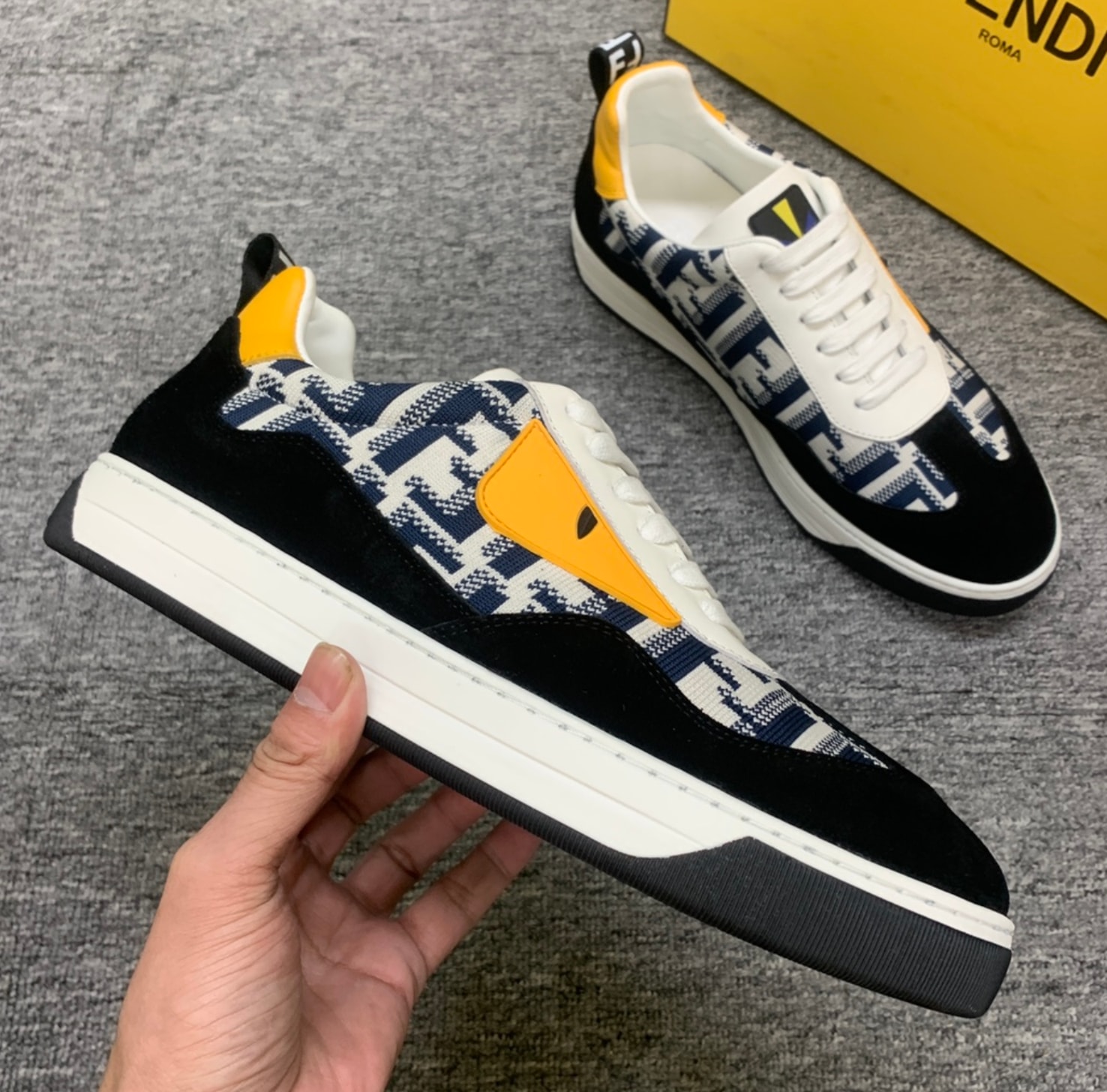 Fendi Monster Eye Runner Blue FF — vista principal