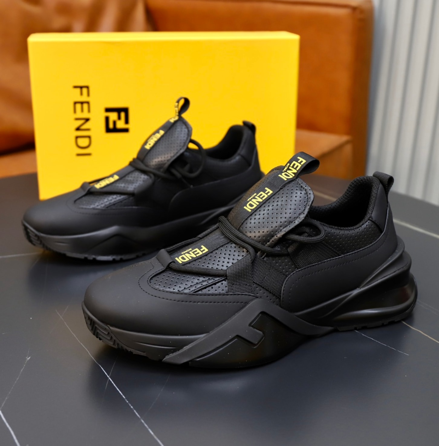Fendi Strap Runner Black — vista principal