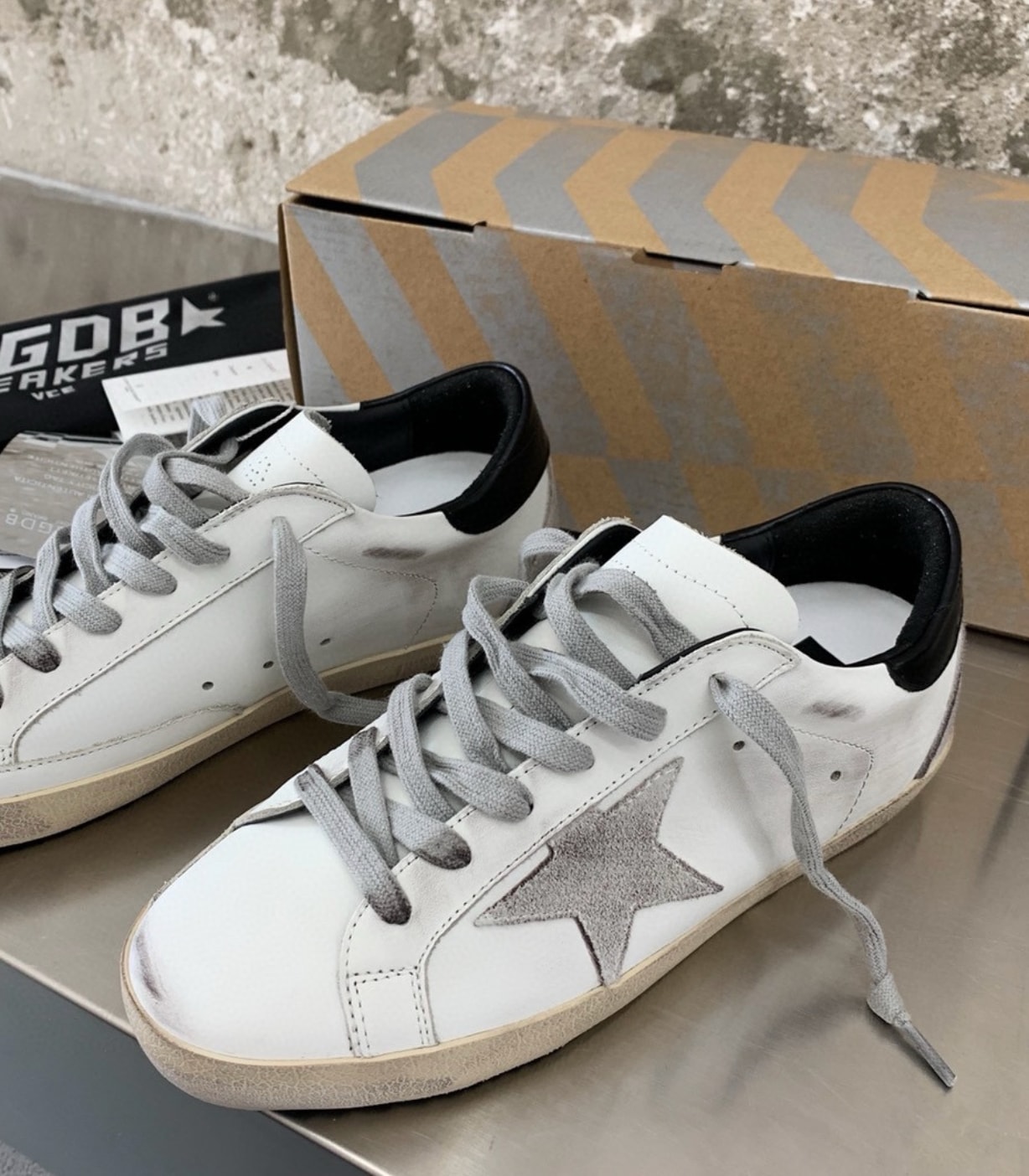 Golden Goose Super-Star White Black — vista principal