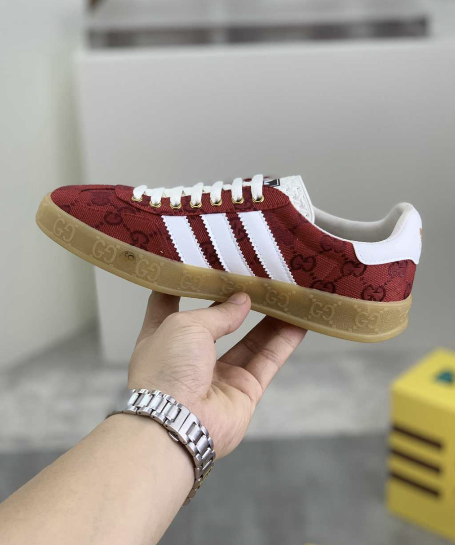 Gucci x adidas Gazelle GG Red — vista principal