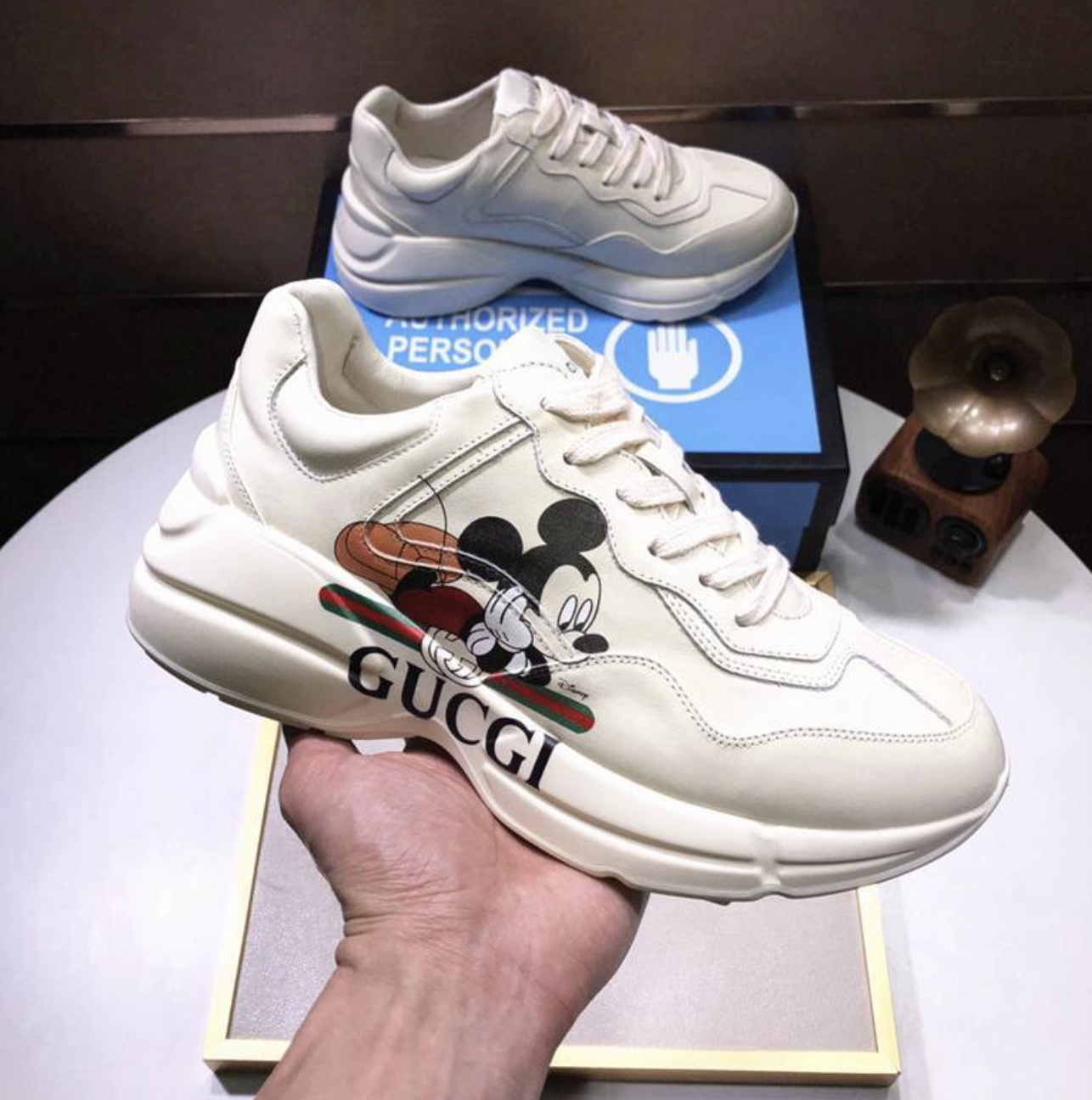 Gucci Rhyton Mickey Print White Leather — vista principal