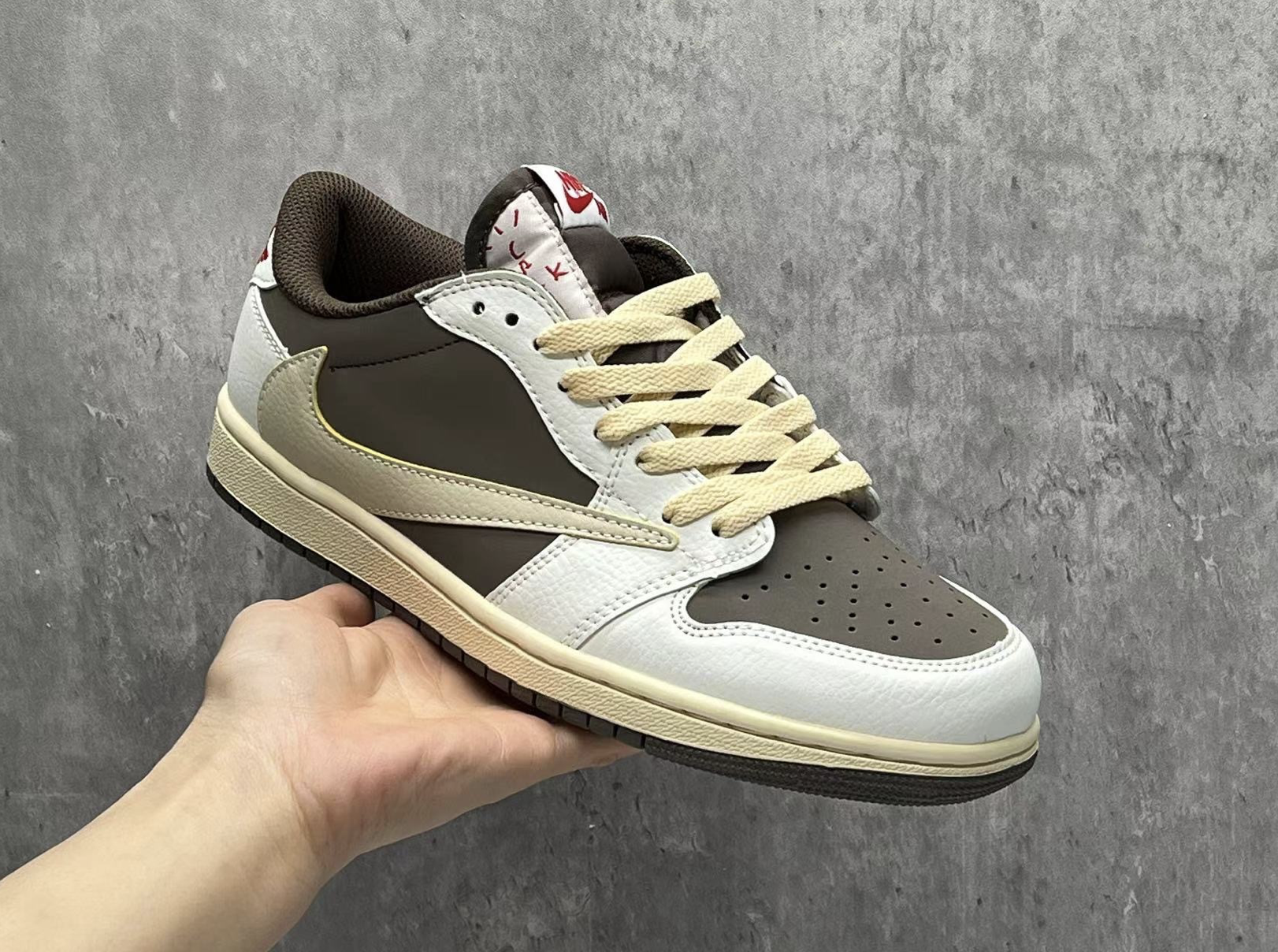 Travis Scott x Air Jordan 1 Low "Reverse Mocha" — vista principal