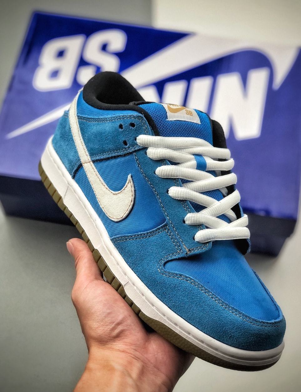 Nike SB Dunk Low Blue Gum — vista principal
