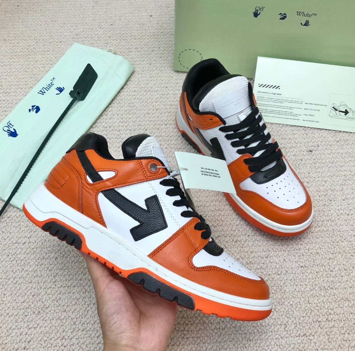 Off-White Out Of Office Orange / White — vista principal