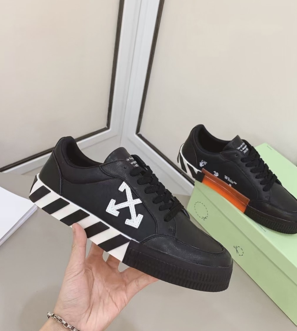 Off-White Vulcanized Low Black Leather / White Arrow — vista principal