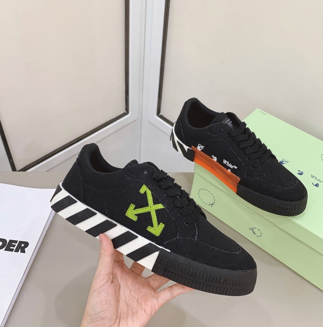 Off-White Vulcanized Low Black / Lime Arrow — vista principal