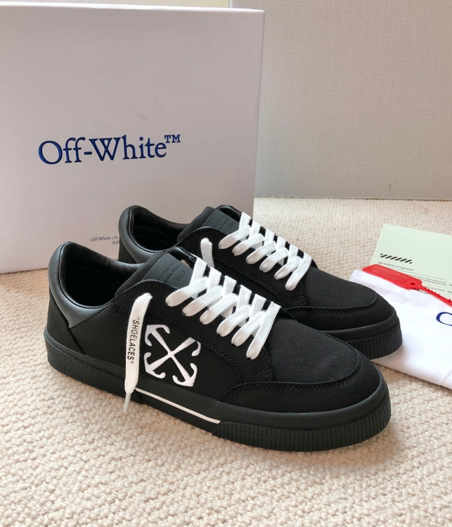 Off-White Vulcanized Low Black / White Arrow — vista principal