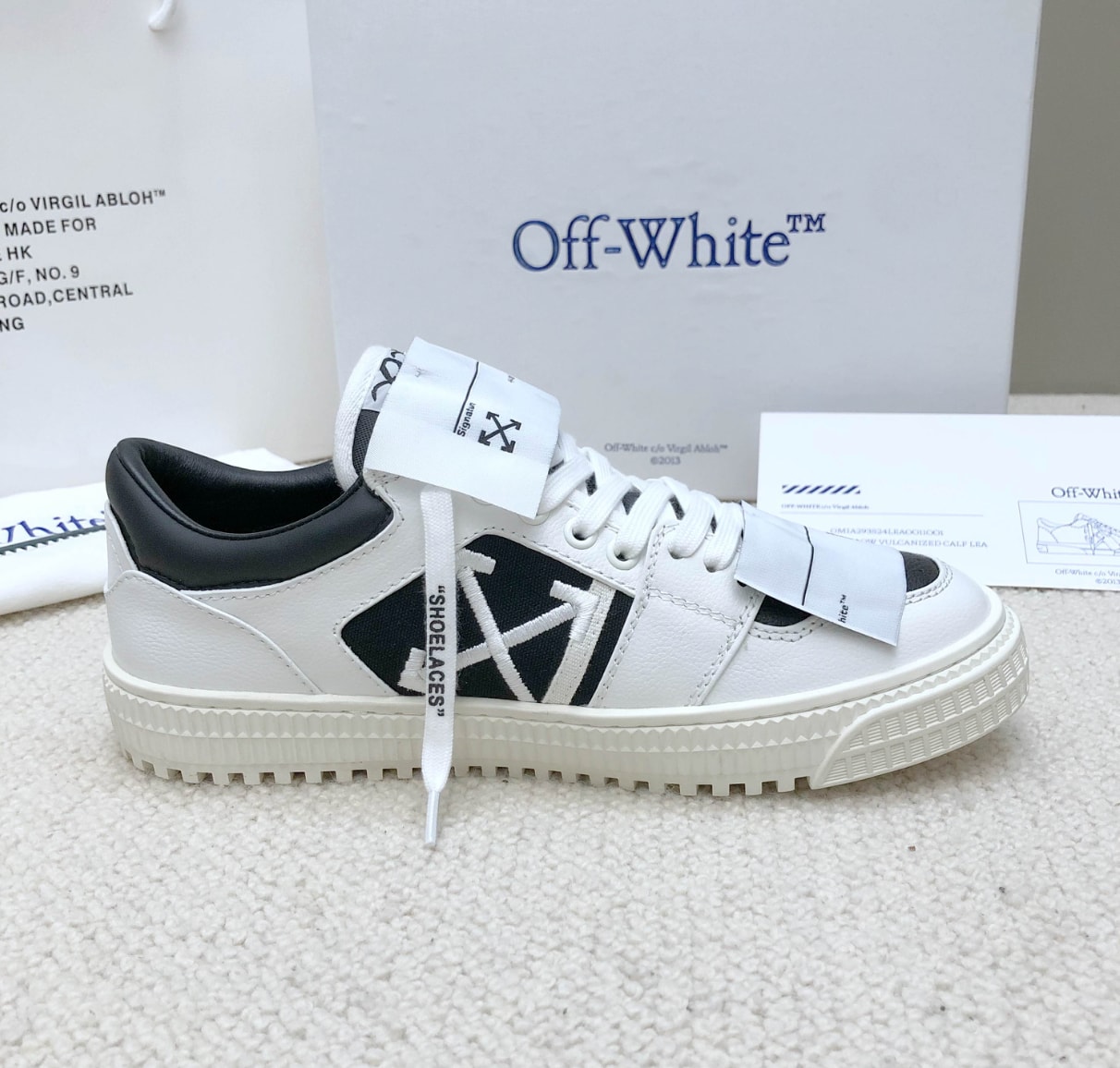 Off-White Vulcanized Low White / Black Panel — vista principal