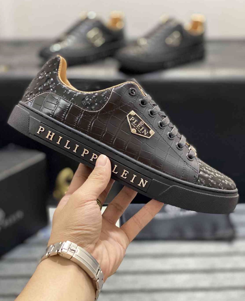 Philipp Plein Triangle Plaque Low-Top Black Gold — vista principal