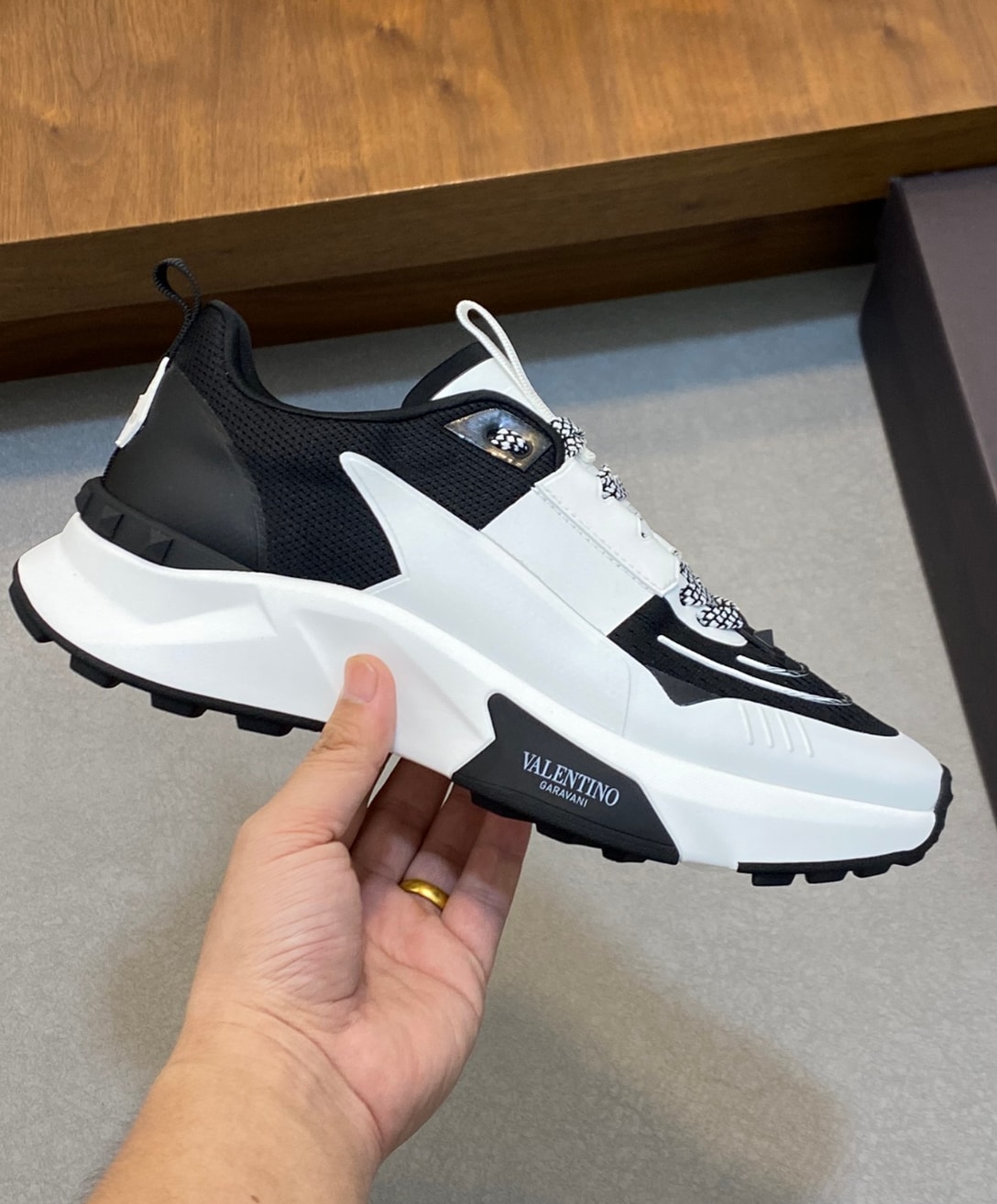 Valentino Chunky Runner Black White — vista principal