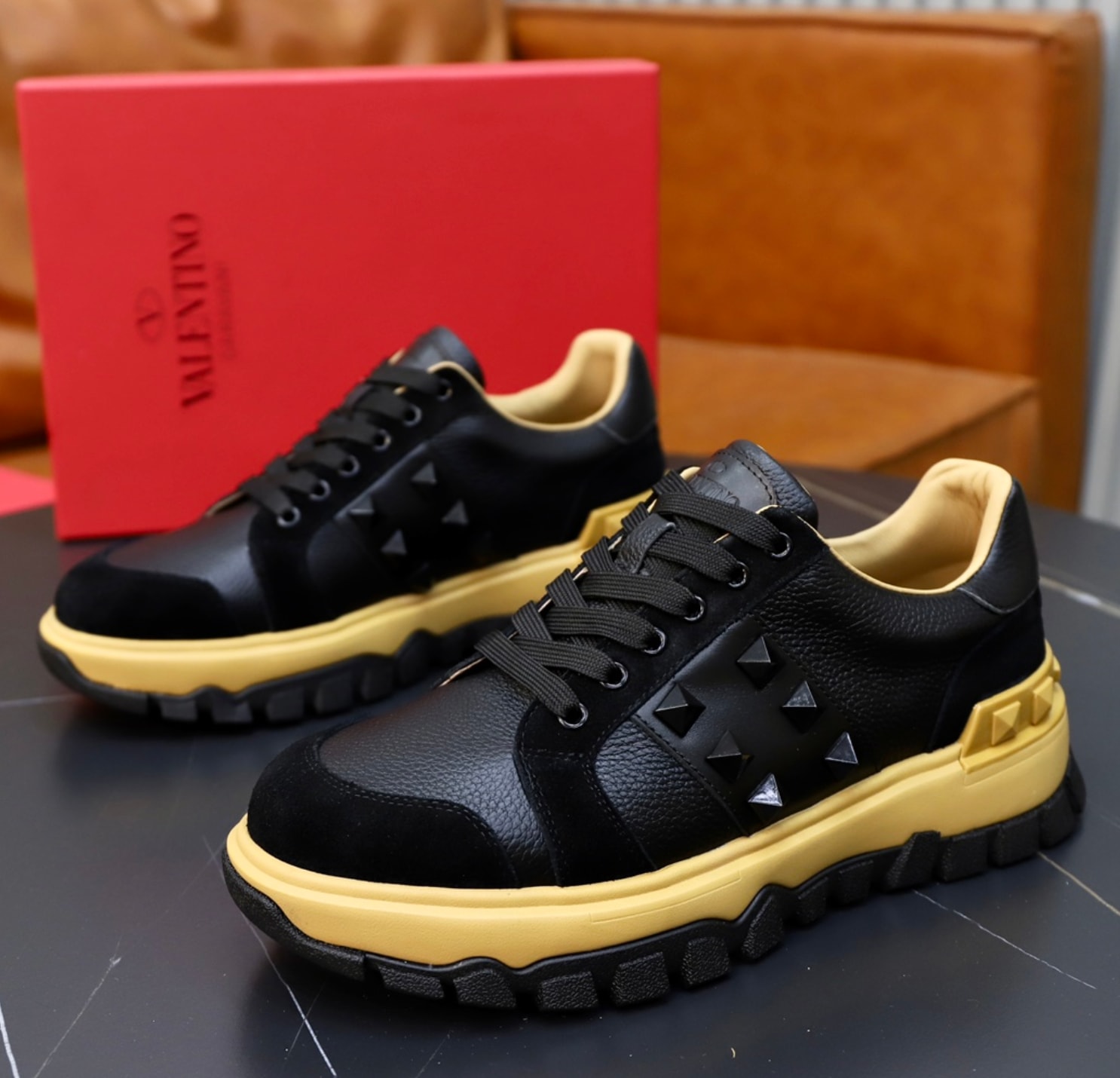 Valentino Rockstud Chunky Sneaker Black — vista principal