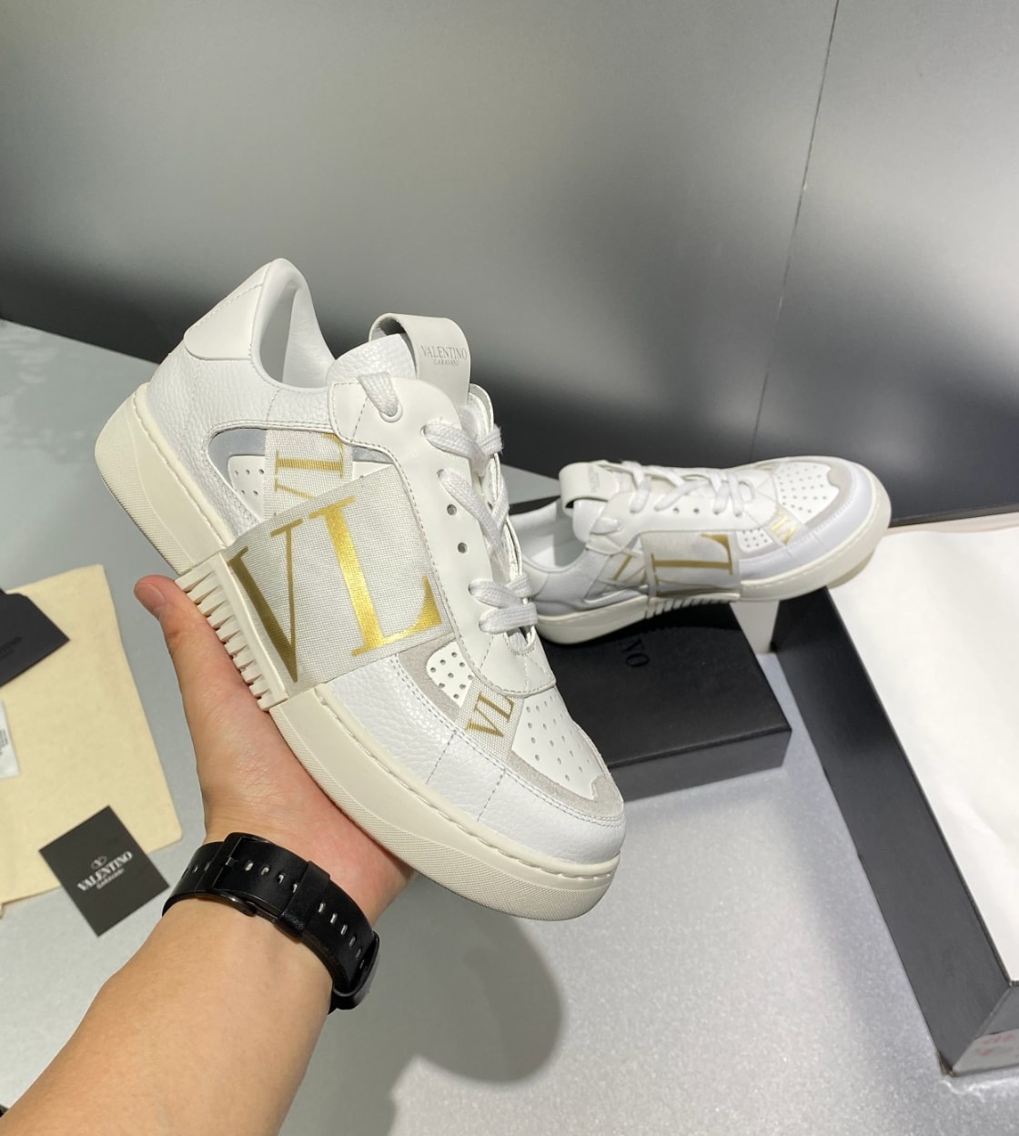 Valentino VL7N Low-Top White Gold — vista principal