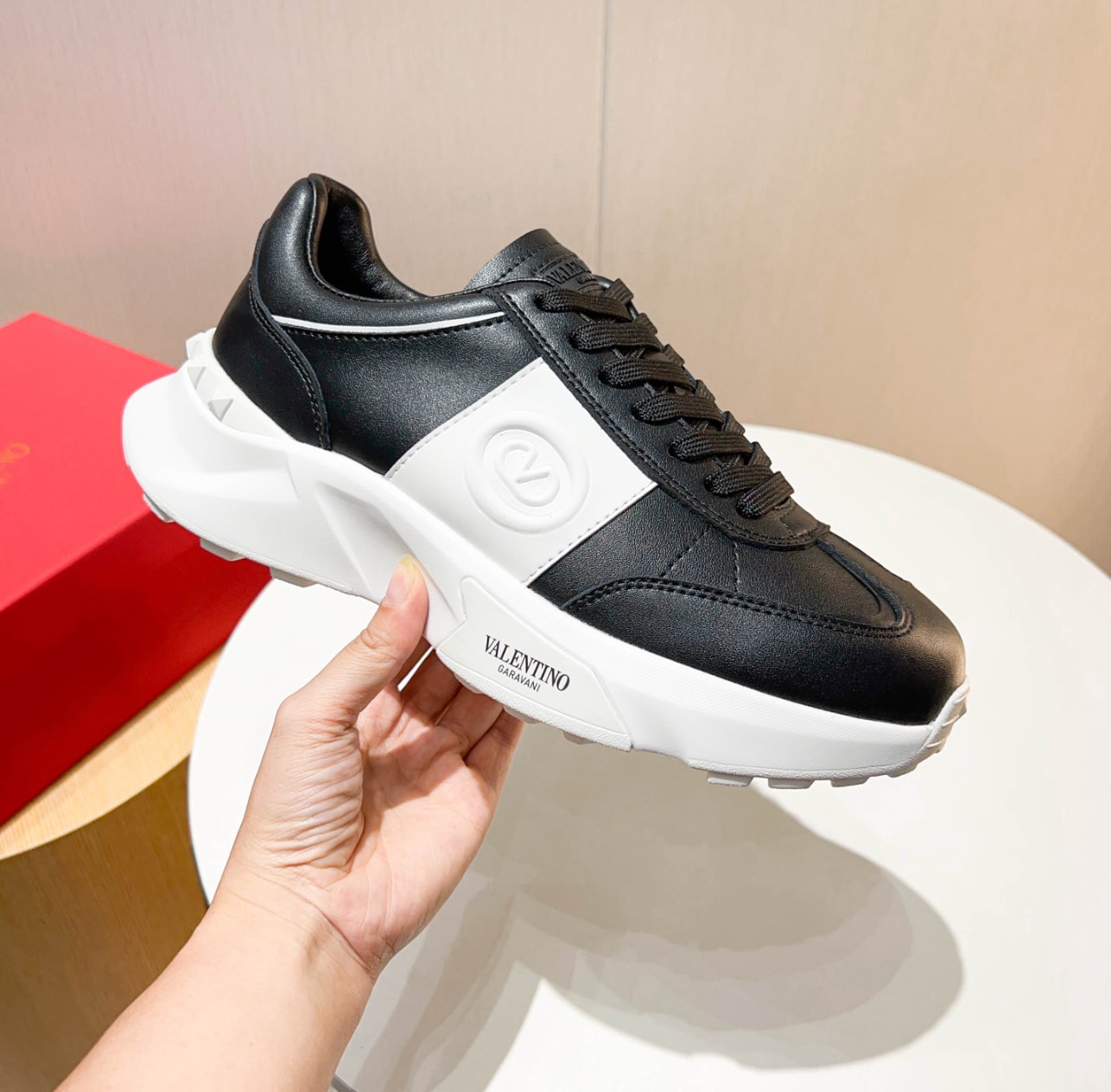 Valentino VLogo Runner Black — vista principal