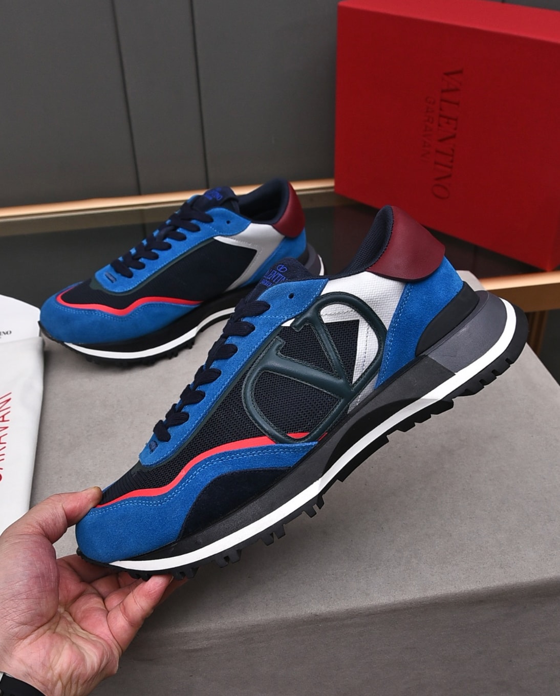Valentino VLogo Signature Runner Blue Red — vista principal