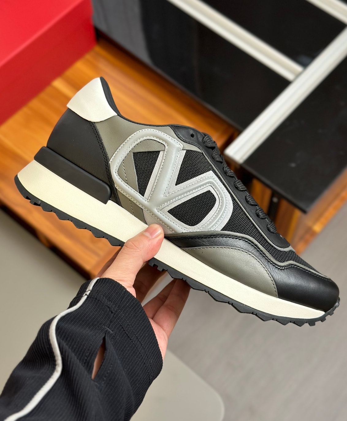 Valentino VLogo Signature Runner Military Olive — vista principal