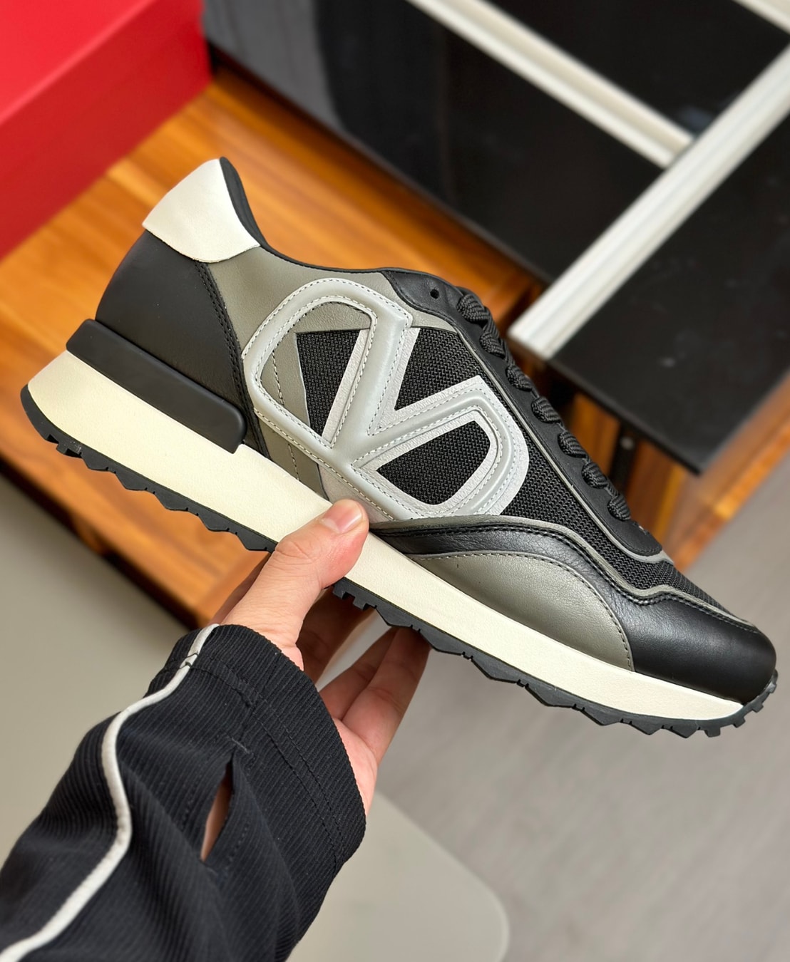 Valentino VLogo Signature Runner Steel Grey — vista principal