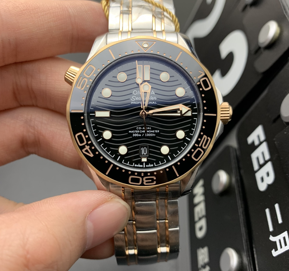 Omega Seamaster Diver 300M Blue Dial Two-Tone — vista principal