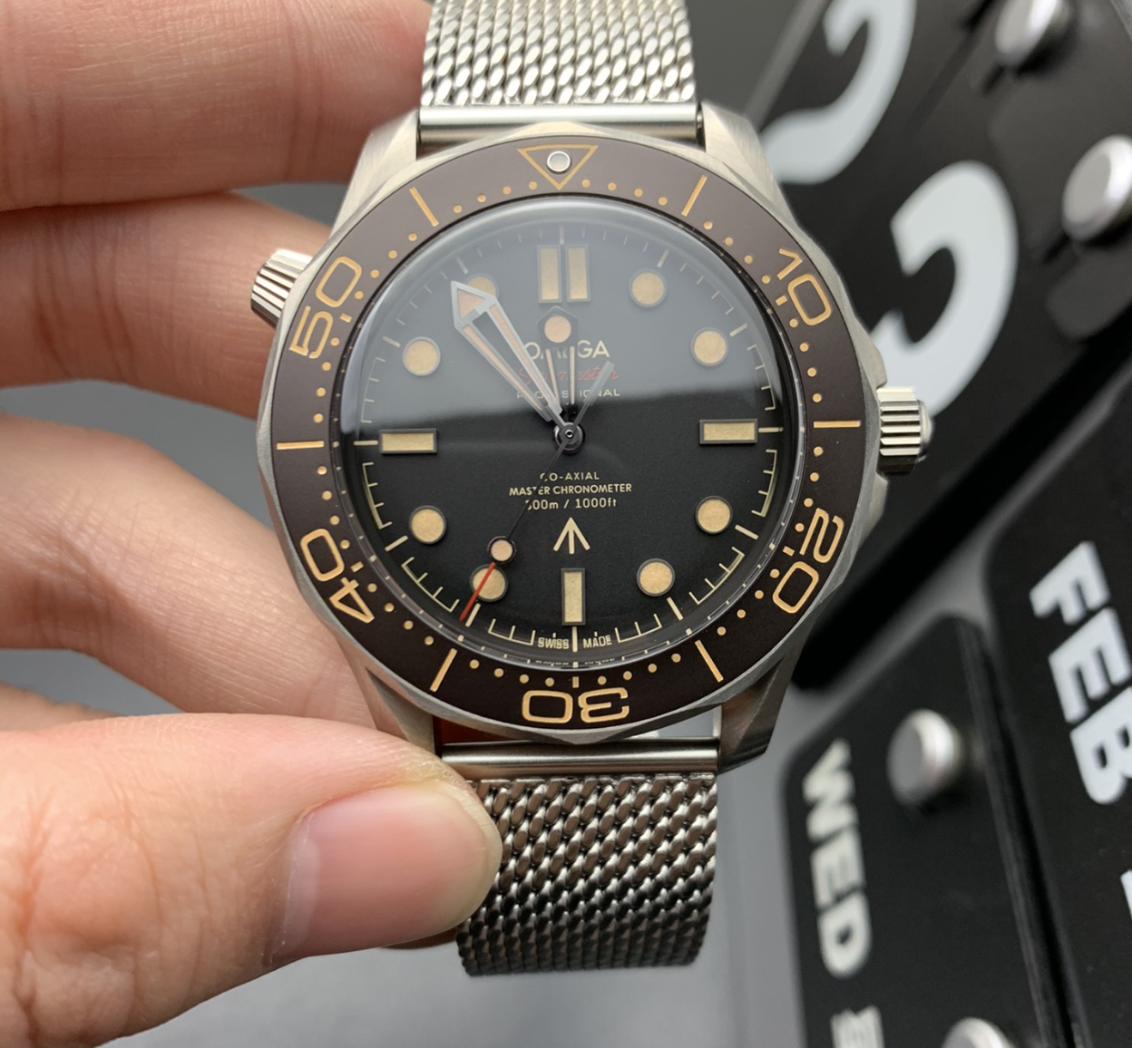 Omega Seamaster Diver 300M Titanium Bronze Gold Mesh — vista principal