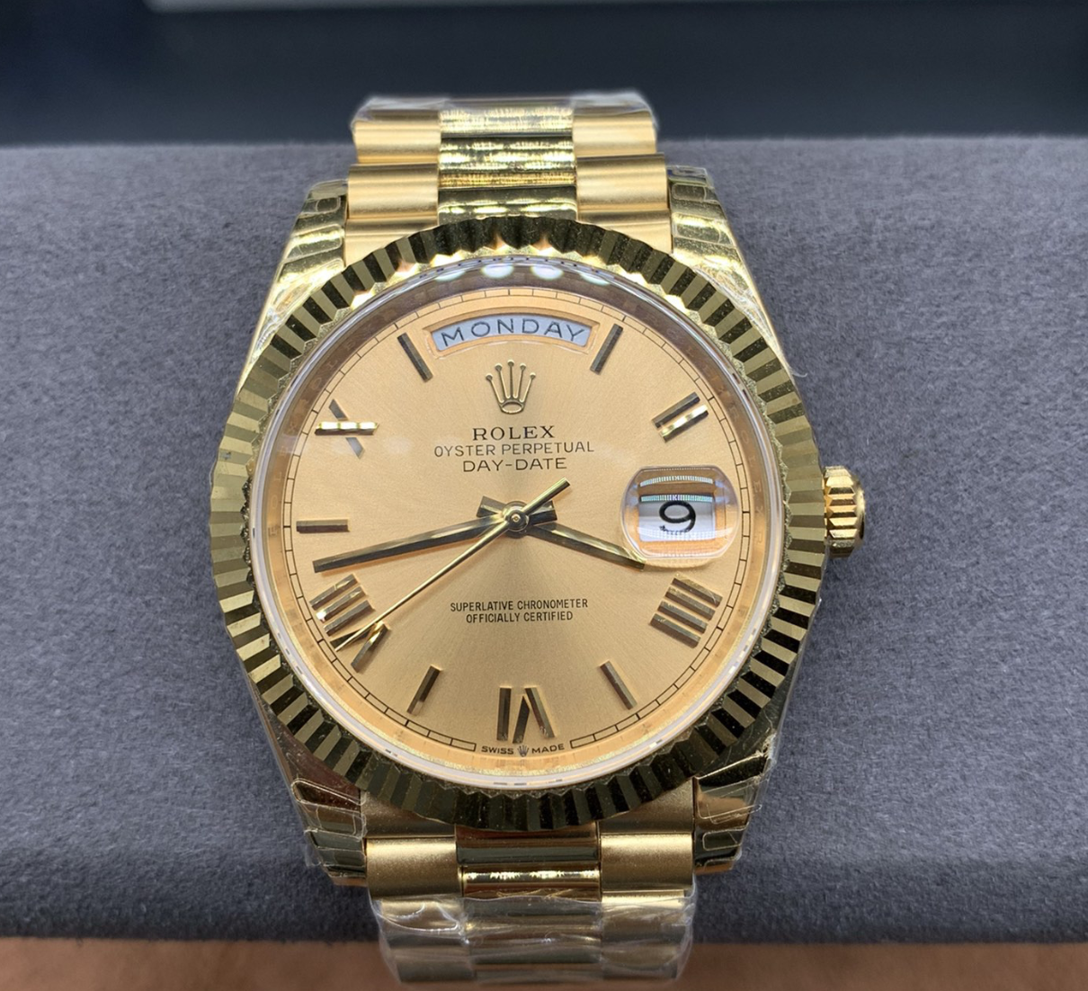 Rolex Day-Date Yellow Gold Champagne Roman — vista principal