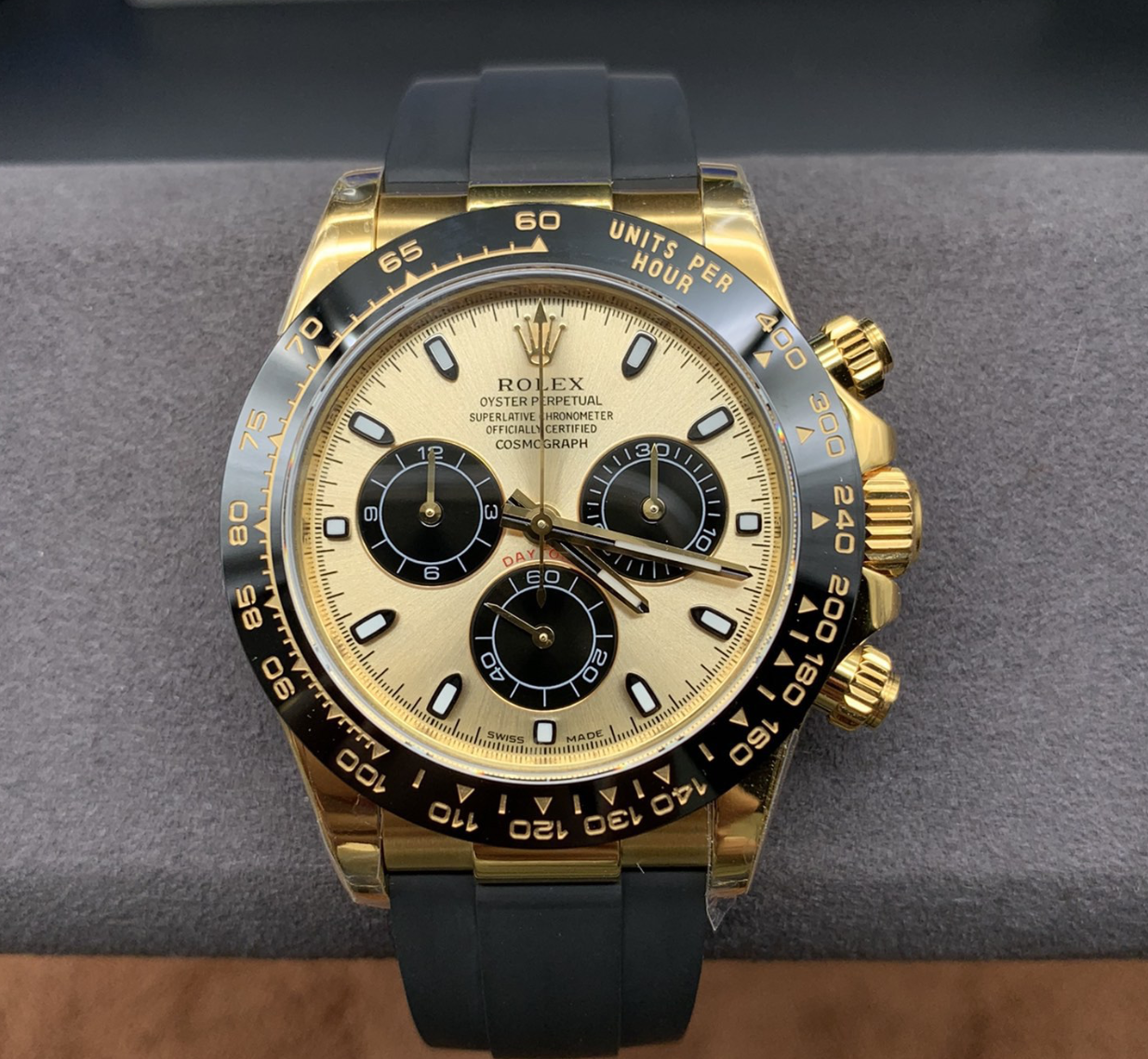 Rolex Daytona Yellow Gold Champagne Oysterflex — vista principal