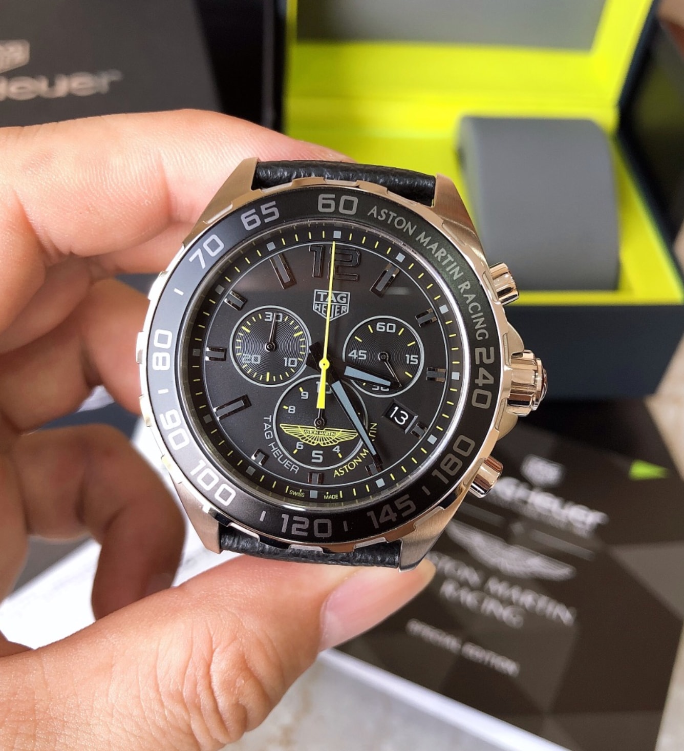 TAG Heuer Formula 1 Chronograph Aston Martin Special Edition — vista principal