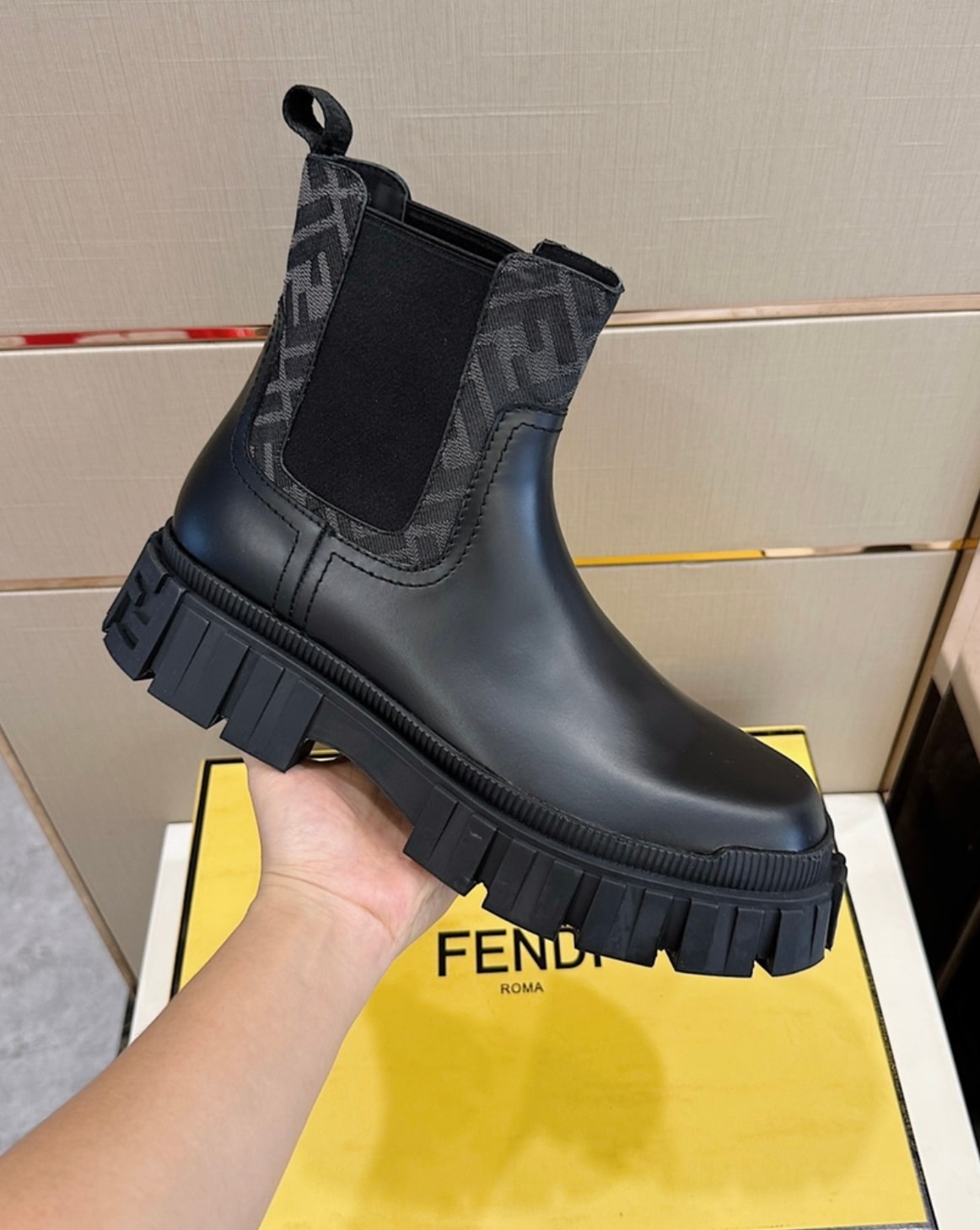 Fendi FF Chelsea Boot Black — vista principal