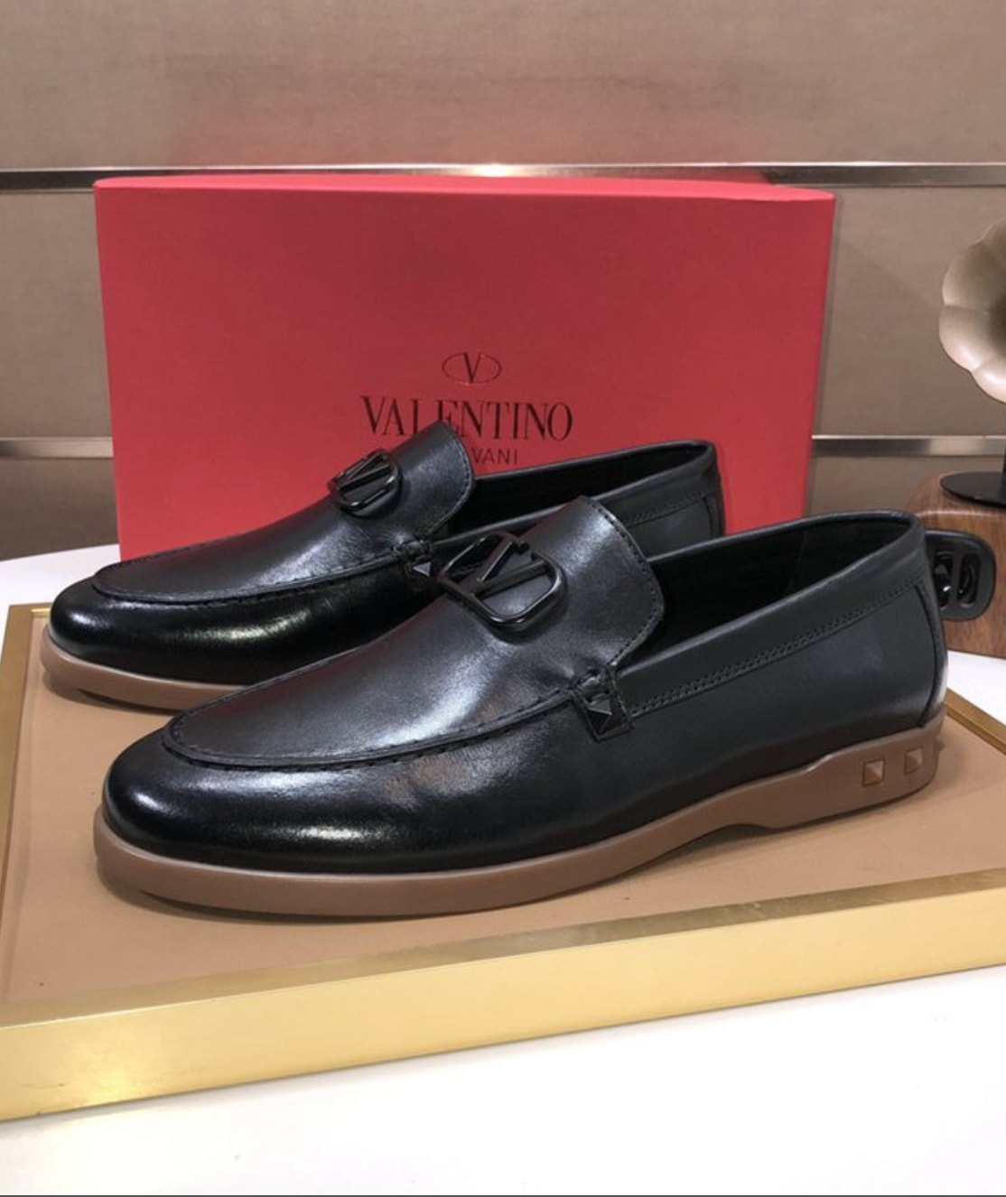 Valentino VLogo Loafer Black Gloss — vista principal