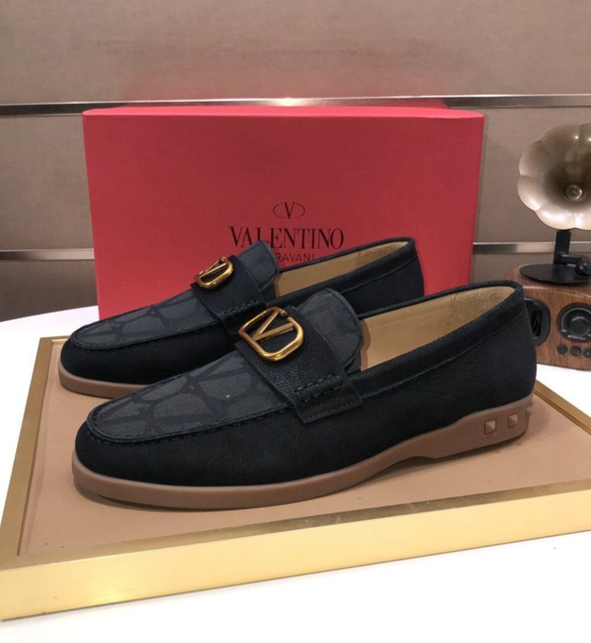 Valentino VLogo Monogram Loafer Black Tonal — vista principal